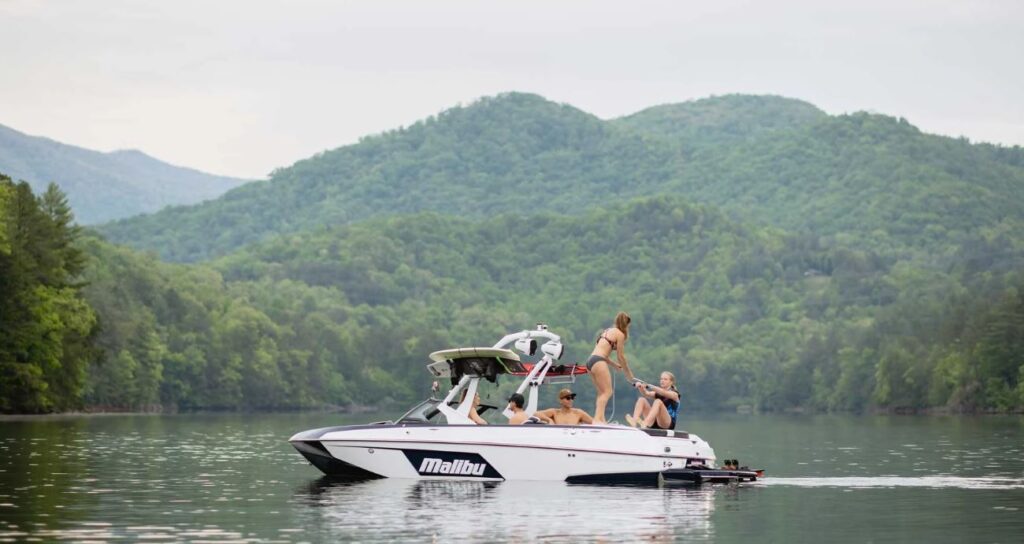 Malibu 20 VTX with a white and black hull