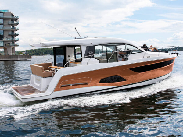 2024 Sealine C390 with a burnt orange hull