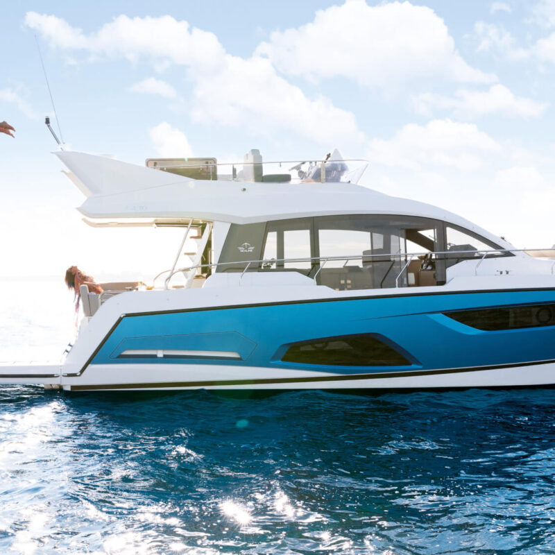Side view of Sealine F430, Charter boat on Lake Windermere
