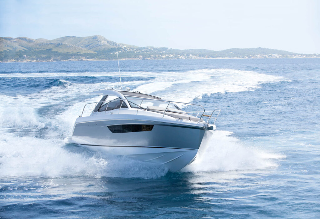 sealine-s330-photo-exterieur-2015-150702-rgb-s330-exterieur-02_1390532597815713452_1980_0_0