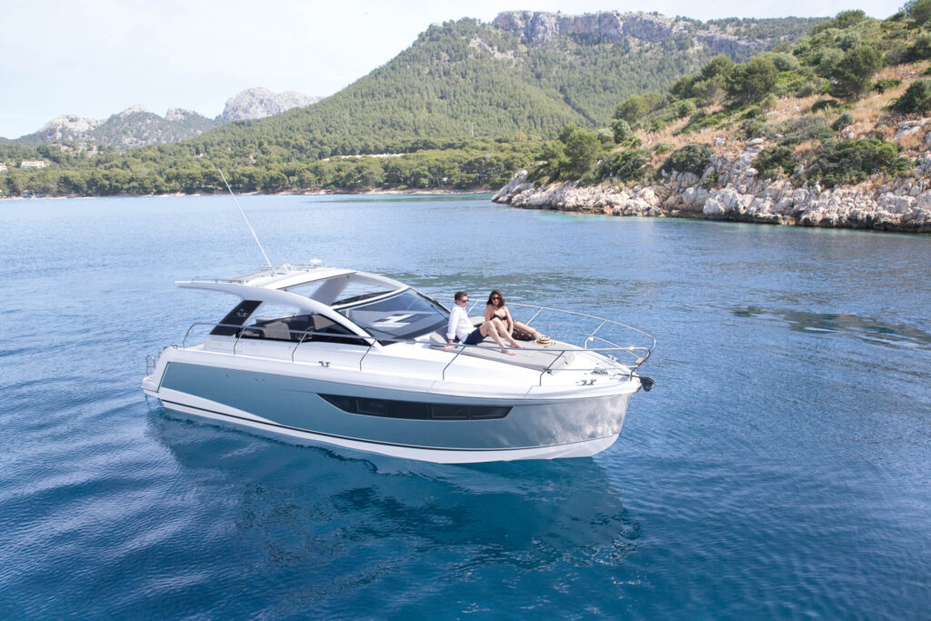 sealine-s330-photo-exterieur-2015-150702-rgb-s330-exterieur-16_1390532630364945485_1980_0_0