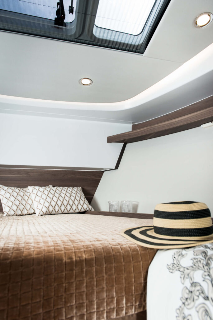 sealine-s330-photo-interieur-2015-150702-rgb-s330-interieur07_1390532630641006662_1980_0_0