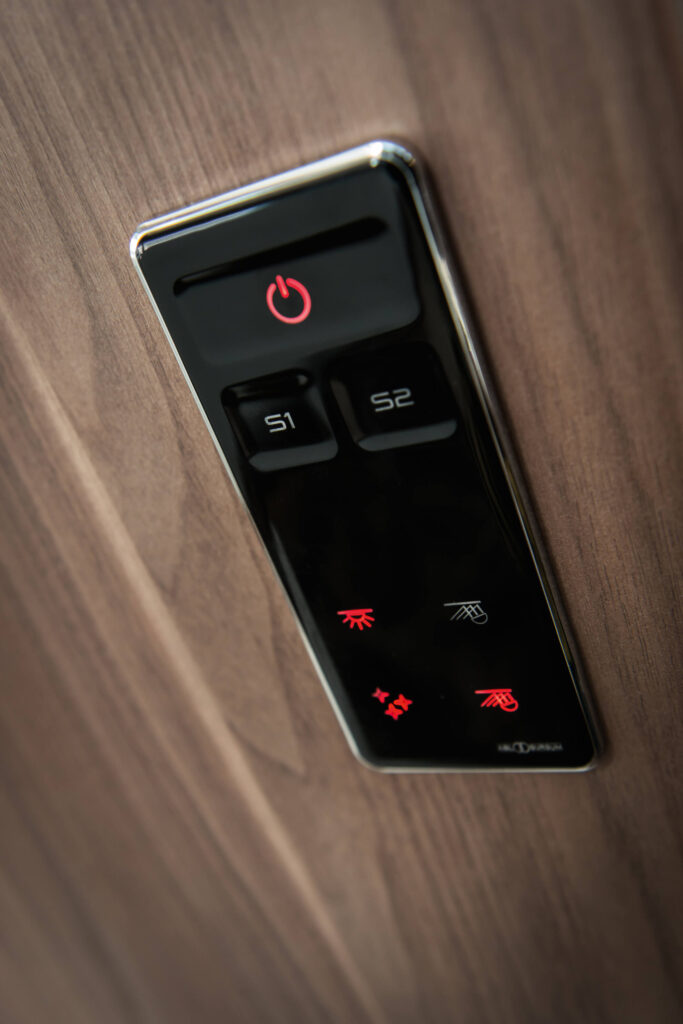 sealine-s330-photo-interieur-2015-150702-rgb-s330-interieur09_1390532627634602151_1980_0_0