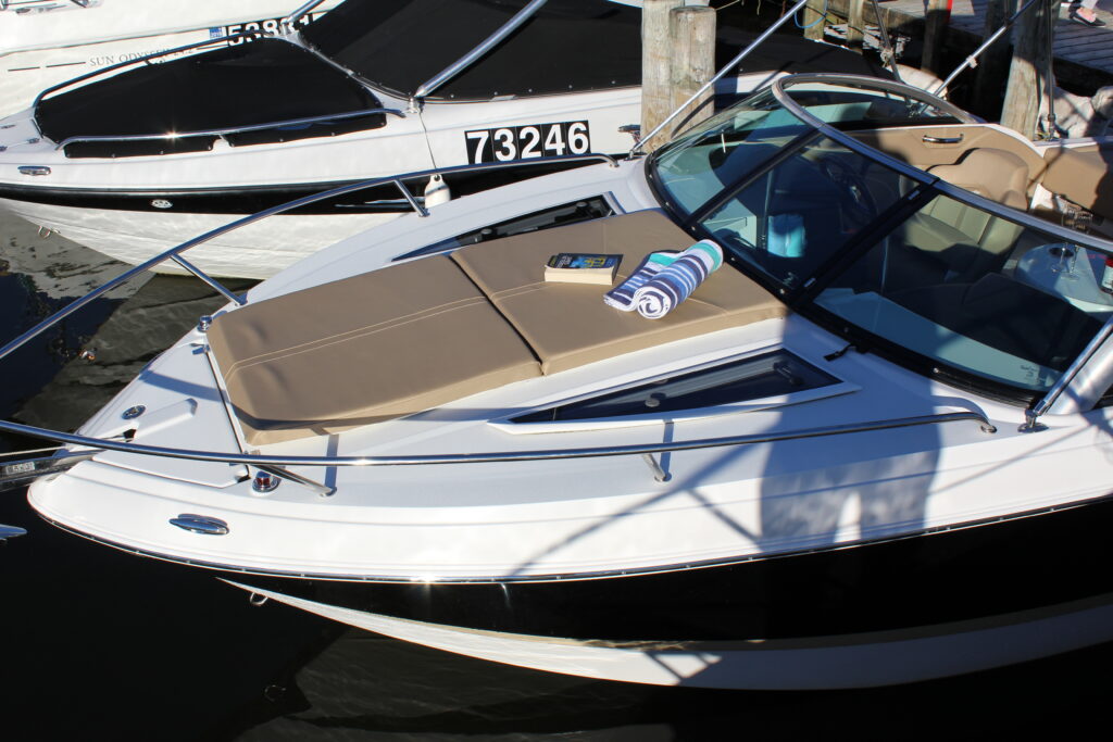 front end of Four Winns 215