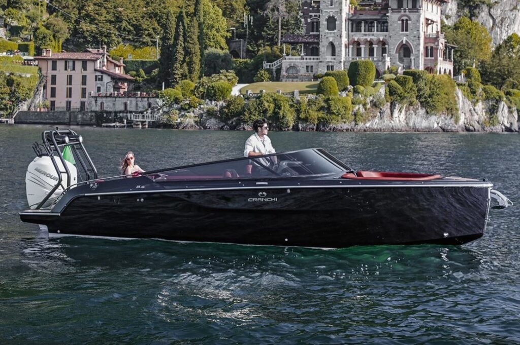 0 Cranchi E26 Rider black hull, red interior