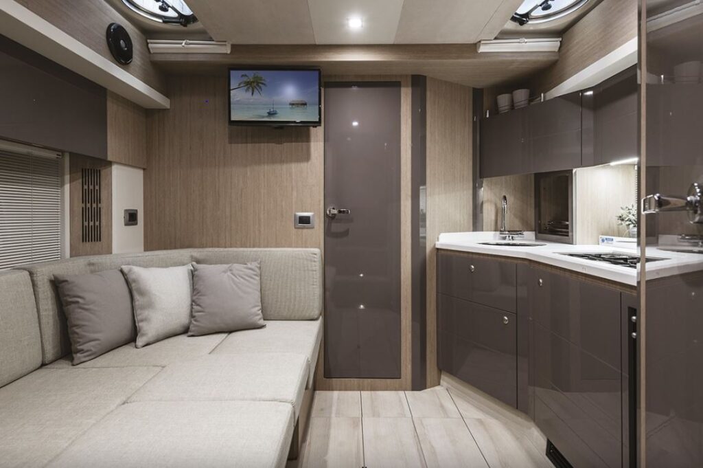 2025 Cranchi Z35 image 8