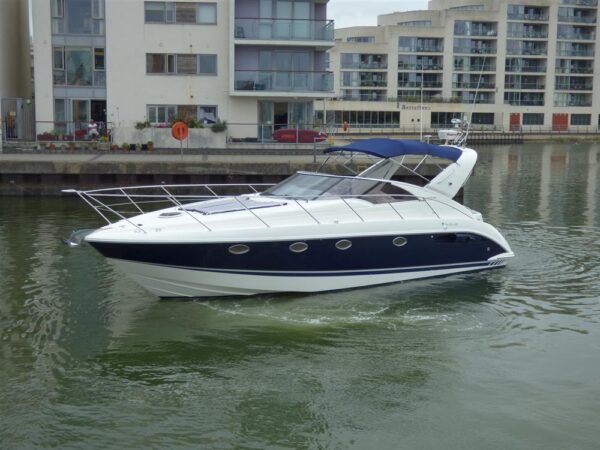 2005 Fairline Targa 40 black hull