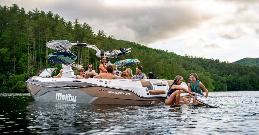 Malibu 26 LSV, brown and silver hull