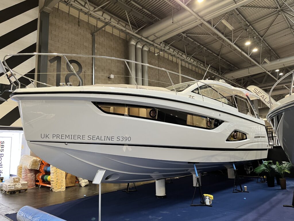 IMG_1315 SEALINE S390 white hull