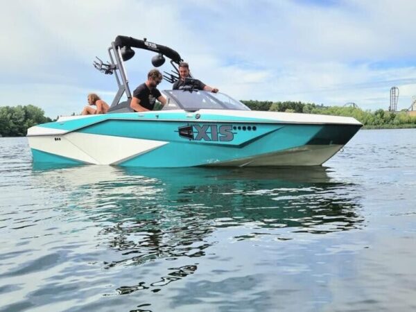 2022 Axis T220 light blue hull