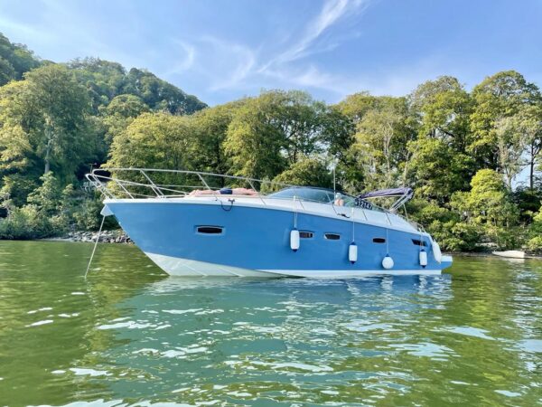 2011 Sealine 35 Sport with a blue hull