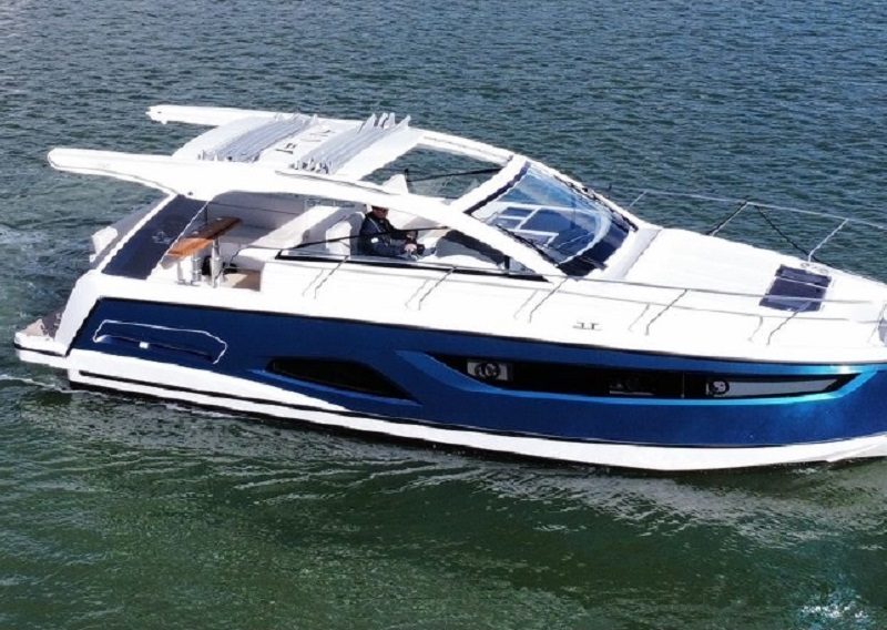 Birds eye view of sealine S390