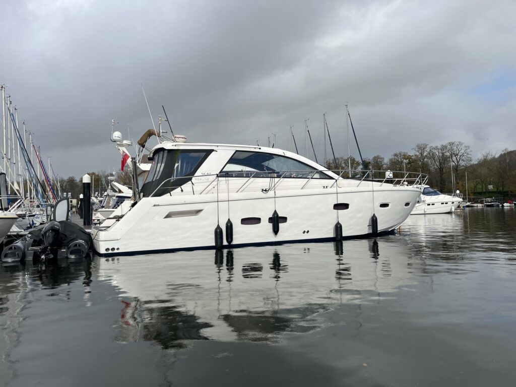 side view of 2009 Sealine SC47