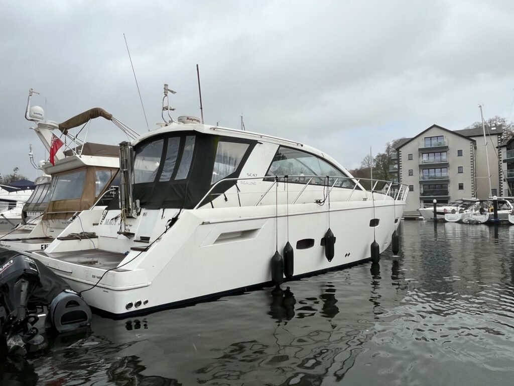 side view of 2009 Sealine SC47