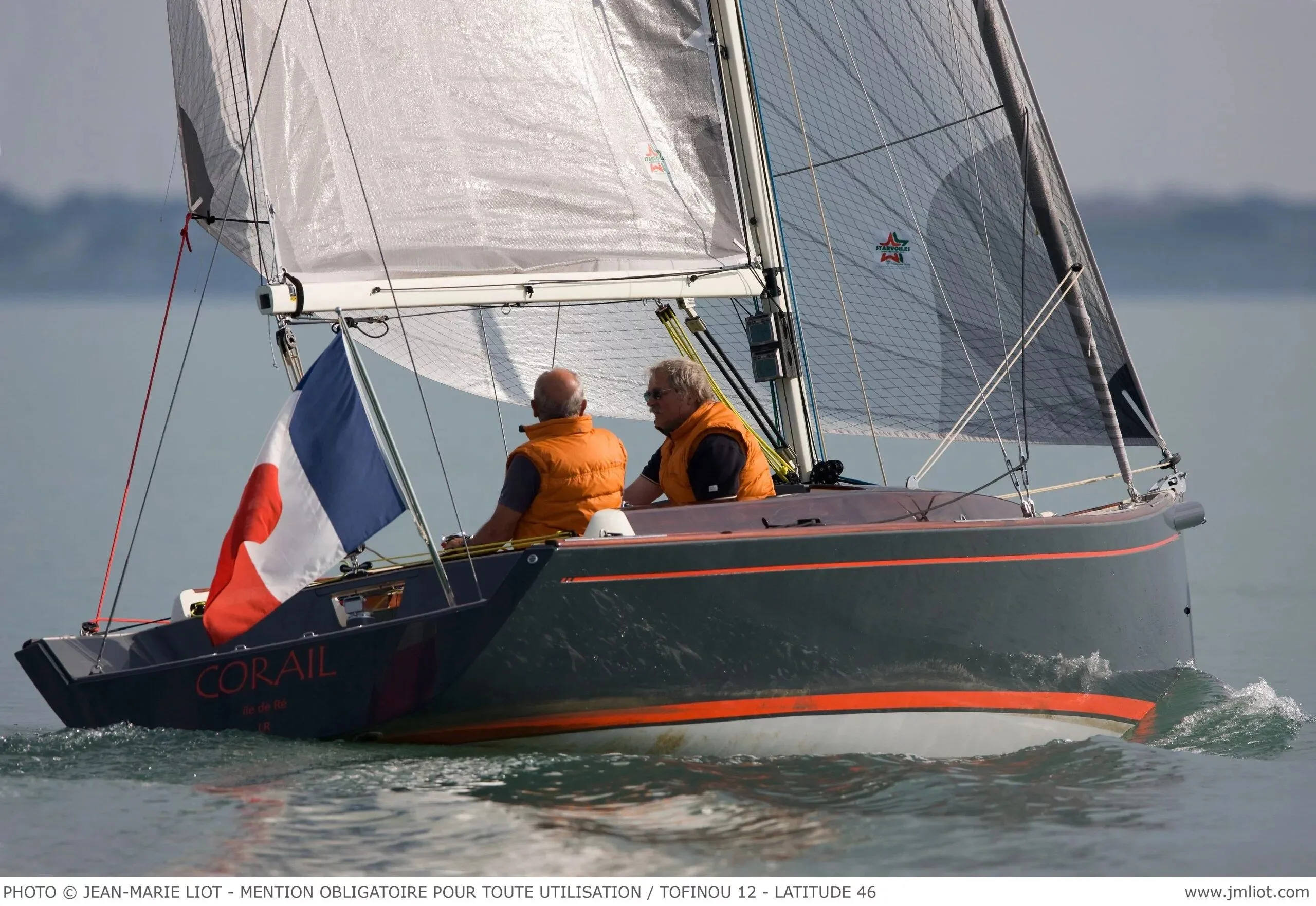 two people sailing Tofinou 8
