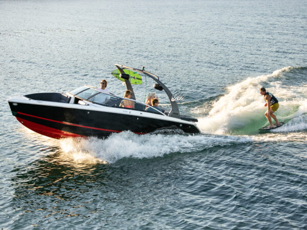 Four Winns H4 SURF