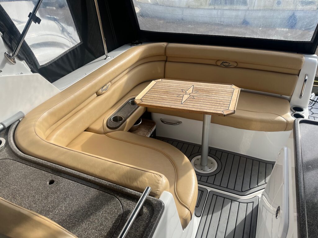 2010 Rinker 280 image 11