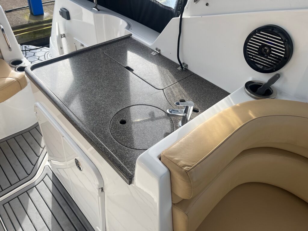 2010 Rinker 280 image 12