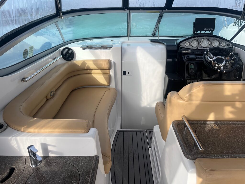 2010 Rinker 280 image 13