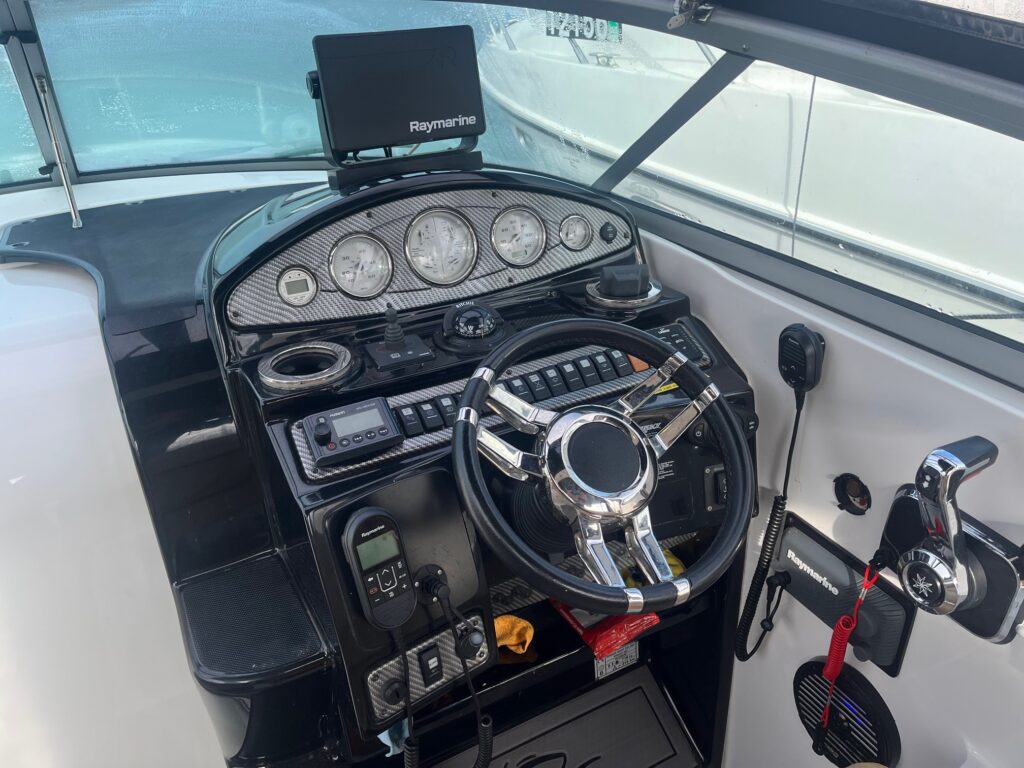 2010 Rinker 280 image 16