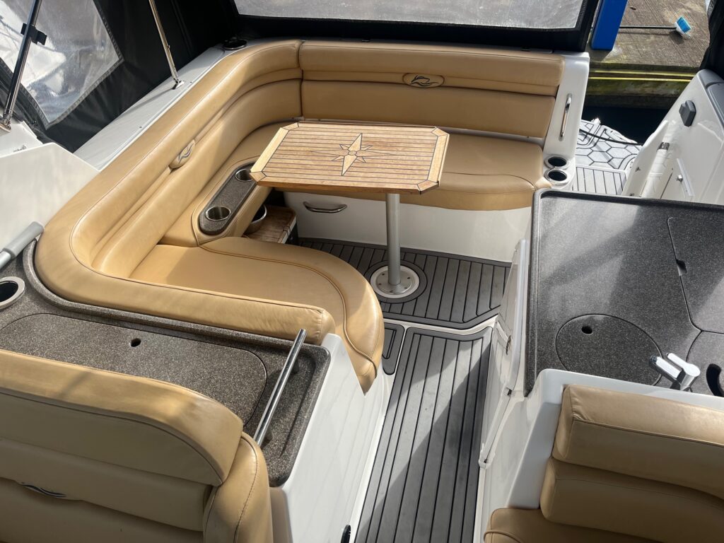 2010 Rinker 280 image 17