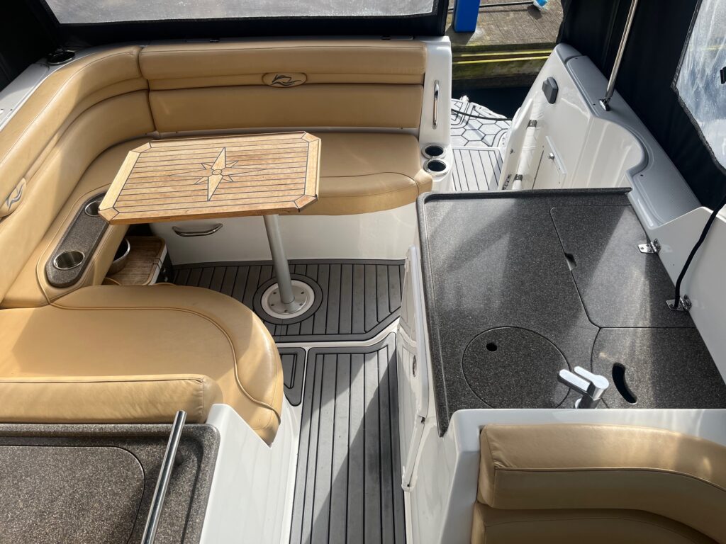 2010 Rinker 280 image 22