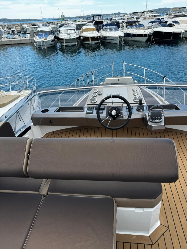 2018 Galeon 360 Fly image 2