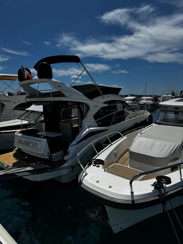 2018 Galeon 360 Fly image 3