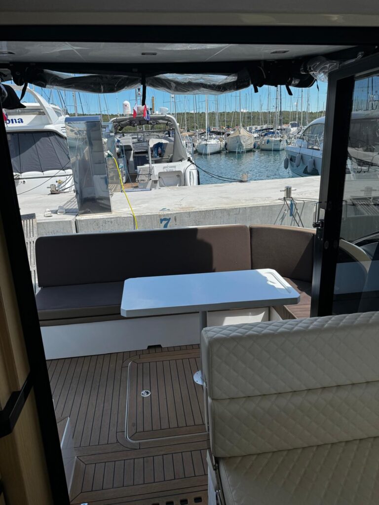 2018 Galeon 360 Fly image 12