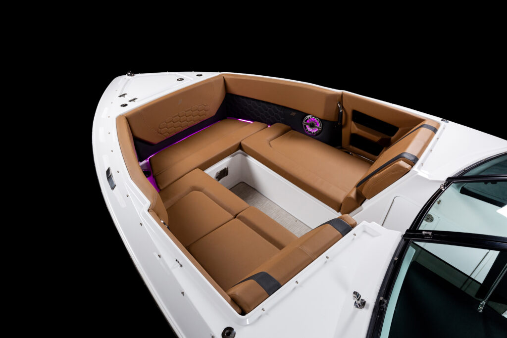 H9_OB_IMAGE_INTERIOR_BOW_SEATING