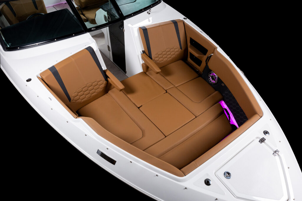 H9_OB_IMAGE_INTERIOR_BOW_SEATING_SUNPAD
