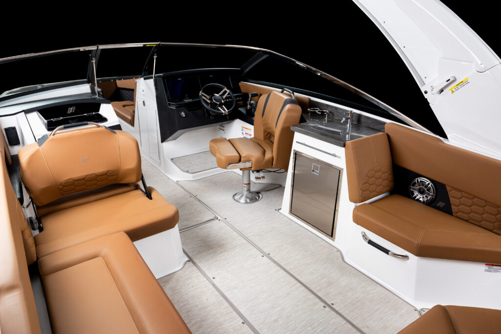 H9_OB_IMAGE_INTERIOR_COCKPIT