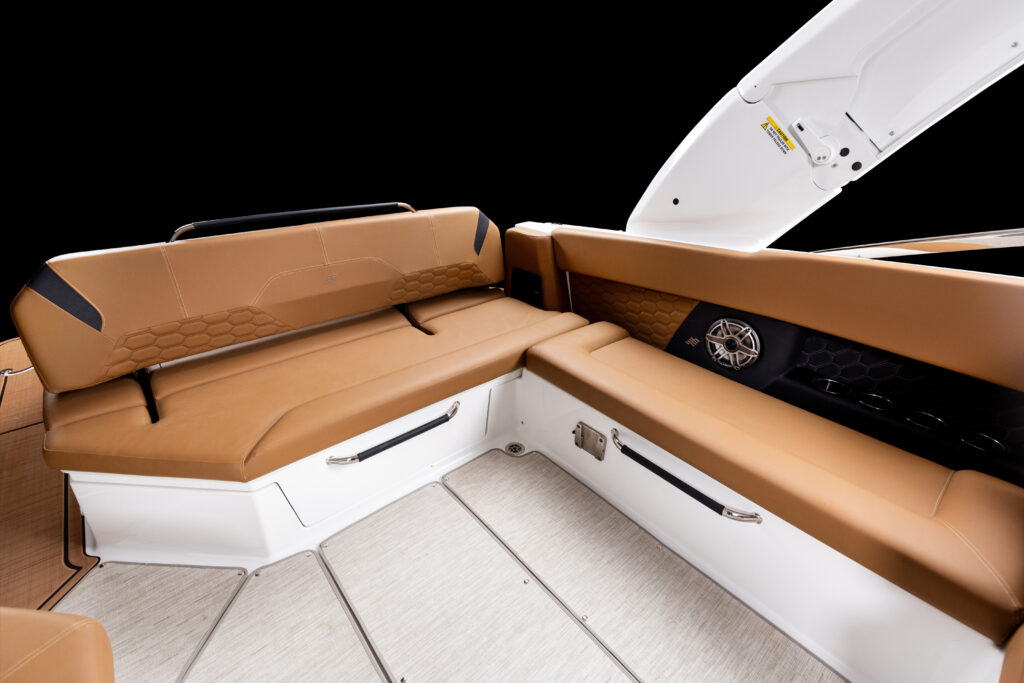 H9_OB_IMAGE_INTERIOR_COCKPIT_SEATING