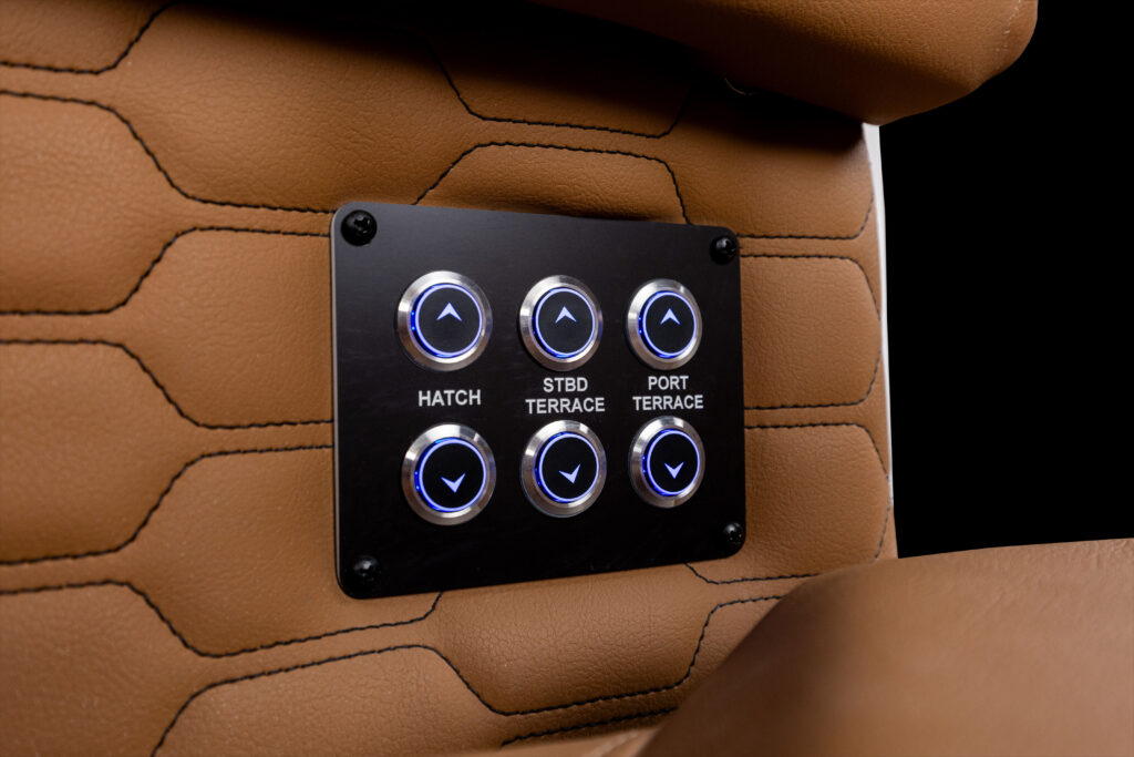 H9_OB_IMAGE_INTERIOR_CONTROL_PANEL
