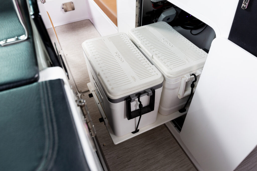 H9_OB_IMAGE_INTERIOR_COOLER_STORAGE