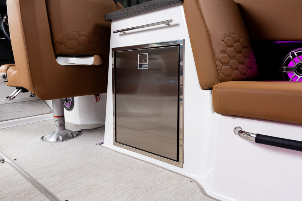 H9_OB_IMAGE_INTERIOR_GALLEY_REFRIGERATOR