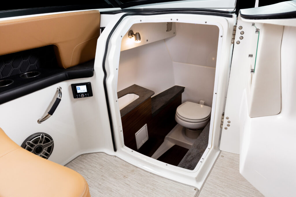 H9_OB_IMAGE_INTERIOR_HEAD_COMPARTMENT