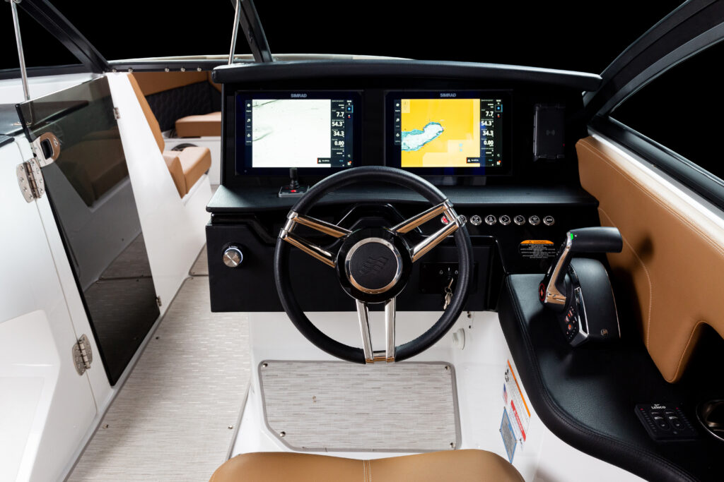 H9_OB_IMAGE_INTERIOR_HELM (2)