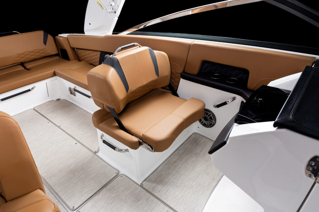 H9_OB_IMAGE_INTERIOR_PORT_PASSENGER_SEAT