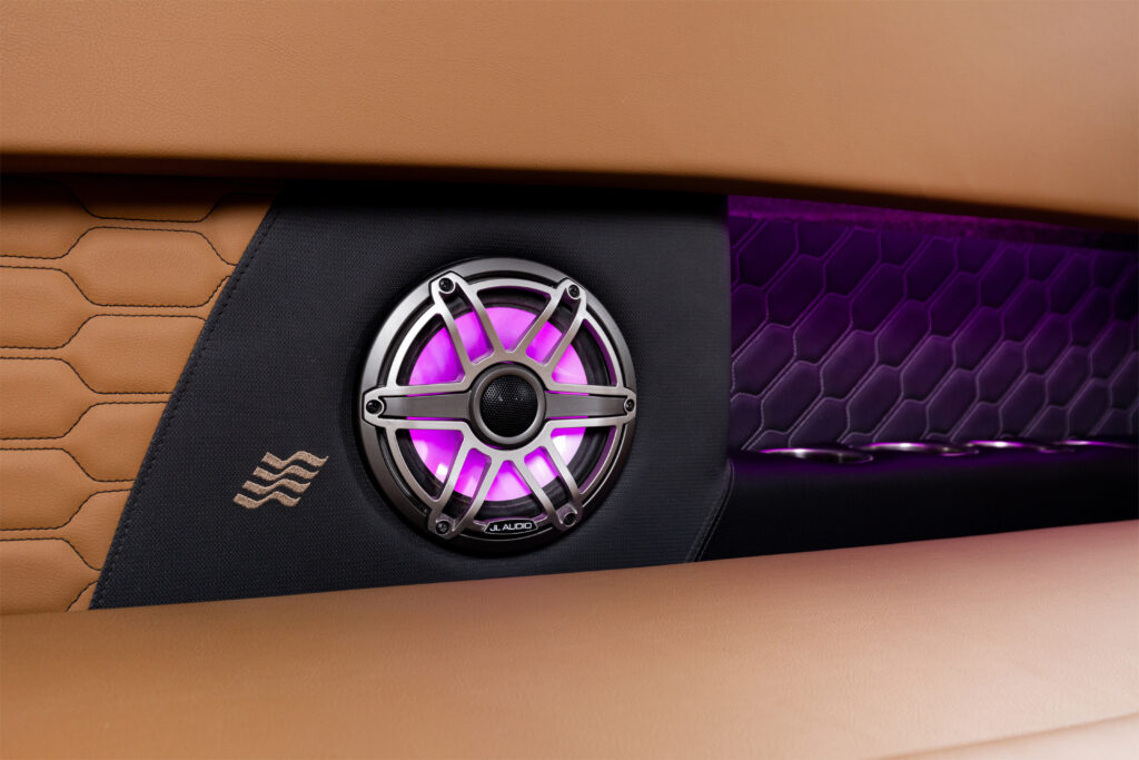 H9_OB_IMAGE_INTERIOR_SOUNDSPEAKER