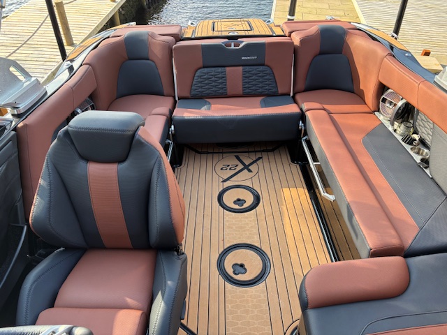 2021 Mastercraft X22 image 8