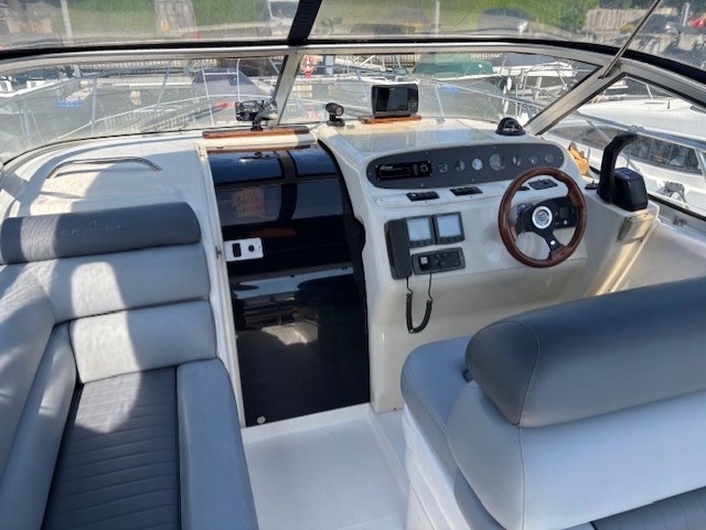 2001 Sealine S28 image 8