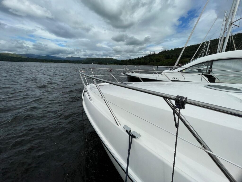 2004 Sealine S38 image 9