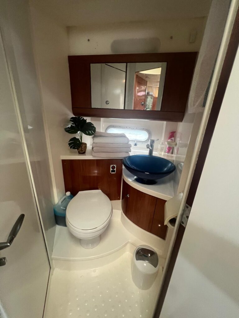 2004 Sealine S38 image 25