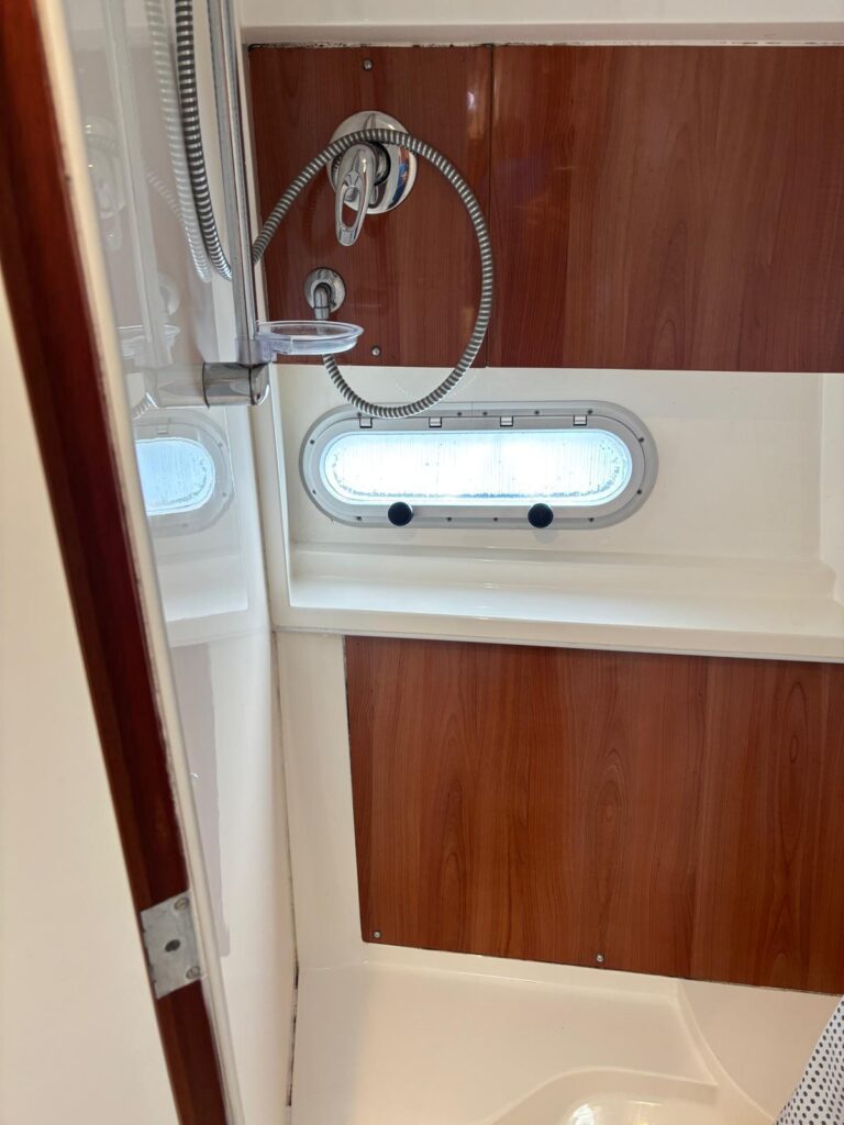 2004 Sealine S38 image 16
