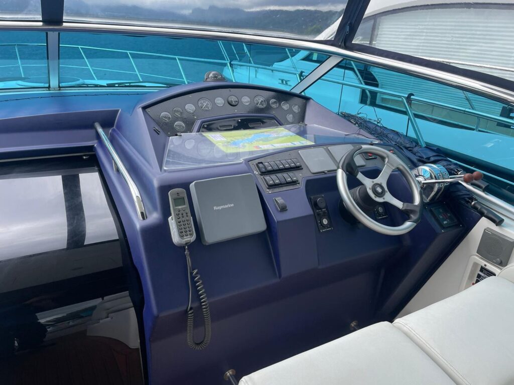 2004 Sealine S38 image 15