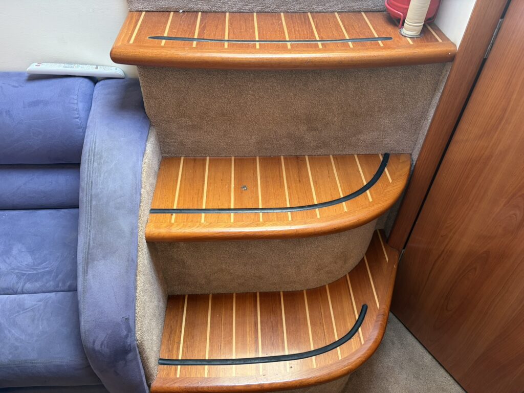 2004 Sealine S38 image 35