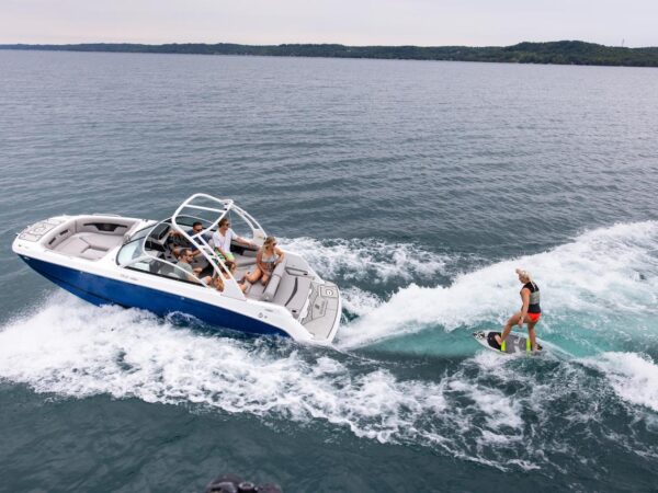 Four Winns HD3 Surf