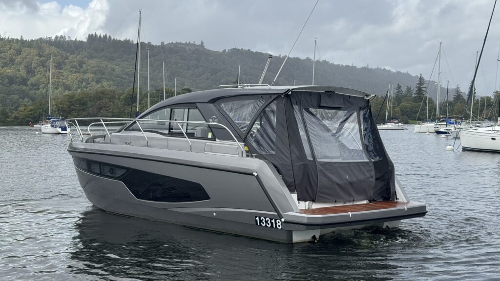 2023 Sealine S335 image 4