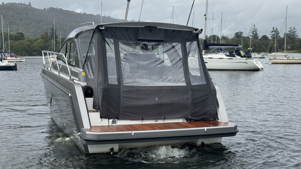 2023 Sealine S335 image 2